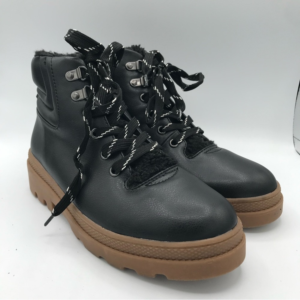 NWOB Nordstrom Rack CHIARA Black Lace Up/Zip Faux Fur Lined Booties Women’s 8.5